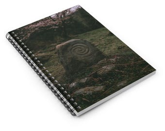 Cuaderno de espiral celta de piedra / Diario de espiral rayado