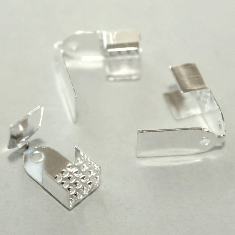 Silver Cord End Crimp – 11x6mm Folding Ribbon Clamp, Jewelry (24 pc) -5088 immagine 1