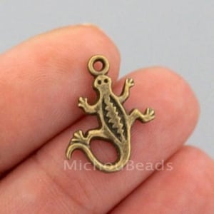 5 Antiqued Bronze LIZARD Charm Pendants - 18mm Small Gecko Metal Charm Dangle - Instant Ship - USA DIY Craft Beading Jewelry - 6574