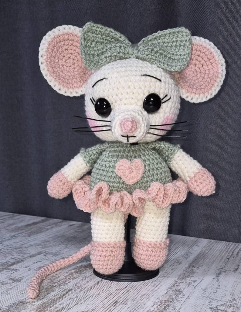 Niedliche Maus-Amigurumi-Häkelanleitung (PDF) | Mauspuppe mit Kleid | Kawaii-Plüschtier-Anleitung | Sofort-Download Bild 2
