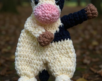 Patrón de ganchillo en PDF para peluche de vaca, ideal para principiantes, regalo para bebés, descarga instantánea.