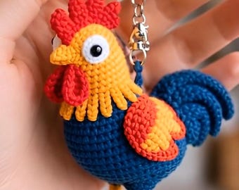 Llavero de gallo de ganchillo, colgante para bolso de pollo amigurumi hecho a mano, regalo de animales de granja para ella, accesorio de gallo colorido, descarga instantánea