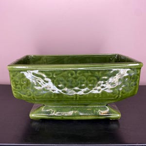 MCM Grüner Keramik-Pflanztopf mit floralem Rankenmuster, rechteckig, 8,75 Zoll (22,2 cm), Vintage