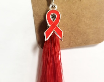 Llavero de concienciación con lazo rojo