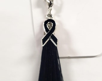 Llavero de concienciación con lazo negro