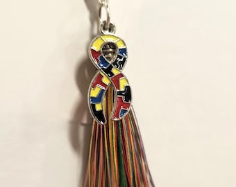 Llavero con lazo autista