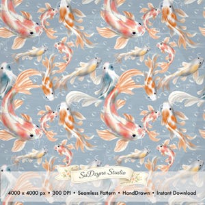 Puede incluir: Patrón sin costuras con peces koi en tonos naranja, blanco y rosa sobre un fondo azul claro con burbujas. El diseño incluye el texto "SuDzyne Studio" y detalles del producto.