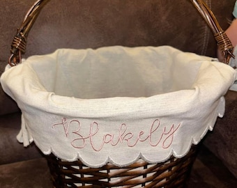 Canasta de Pascua personalizada con nombre bordado. Recuerdo de reliquia.