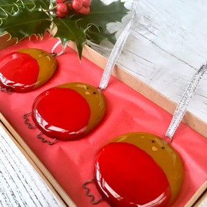 Set of 3 Fused Glass Robin Decorations in Gift Box Medium Size image 2