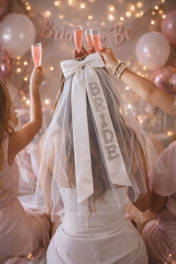Bride Veil for Bachelorette Party, White Bow Bridal Veil with Rhinestone BRIDE, Hen Party Outfit, Bridal Shower Gift, Bride to Be Veil