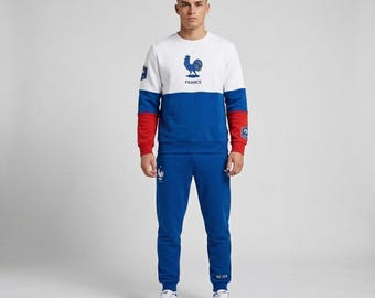 Conjunto de treino da seleção francesa de futebol | Moletom e calça de moletom brancos e dourados com o galo | Conjunto esportivo francês vintage da The Jacket Studio Co.