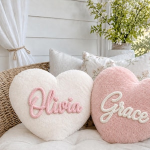 Almofada personalizada em formato de coração, almofada de pelúcia com nome personalizado, presente romântico e macio para meninas, decoração de quarto.