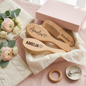 Personalisierte Babybürste Set, kundenspezifische hölzerne Babyhaarbürste & Kamm, Neugeborenenandenken, Babypartygeschenk, neues Babygeschenk