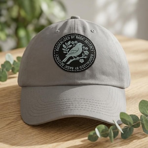 Gorra con parche de cuero redondo Sparrow de Radicalized by Basic Decency / Gorra para mamá y papá