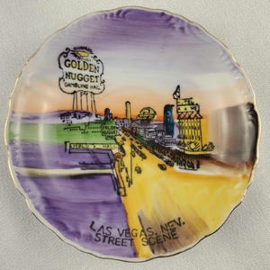 Vintage Las Vegas Golden Nugget Street Scene Plate – Hand-Painted Mid-Century Souvenir NICO Japan