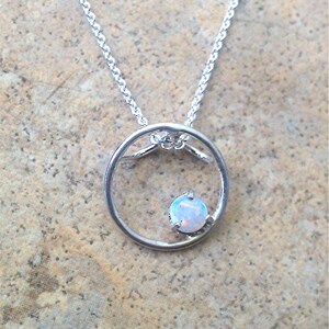 Genuino collar c&iacute;rculo &oacute;palo (octubre Birthstone)