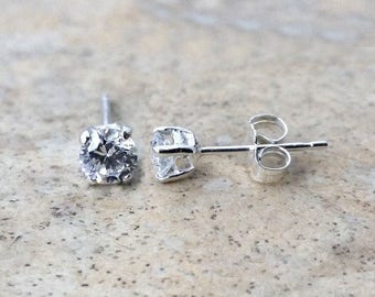 Pendientes de 4mm AAA Cubic Zirconia en plata de ley o oro