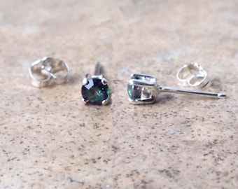 Pendientes Rainbow Mystic Topaz - Pendientes Rainbow Mystic Topaz de 4 mm en plata u oro