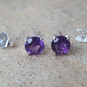 Amethyst Ohrringe - 6 mm Amethyst Ohrstecker in Silber oder Gold - Februar Geburtsstein Geschenk