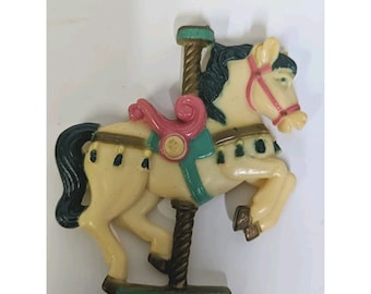 1992 Arjon Karussell Pferd magnetischer Memohalter Kühlschrankmagnet Vintage