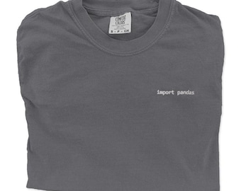 Camiseta bordada com importação de Python e Pandas para ciência de dados