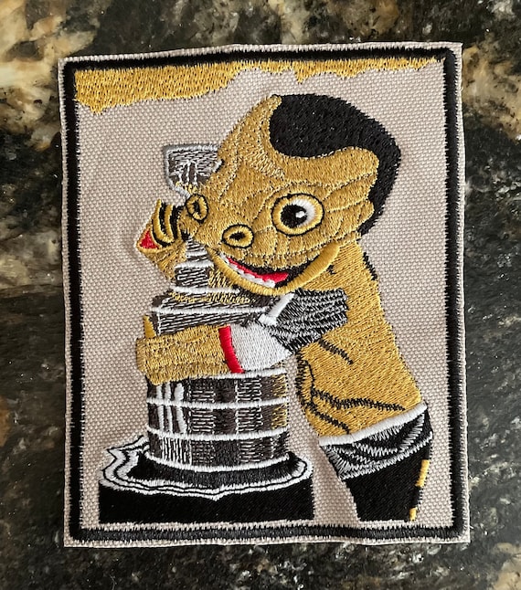 80’s SHIELDS スタジャン カナダ軍 ワッペン 刺繍 CANADIAN Chance BEST SELLER Patch Hugging the Stanley Cup Vegas Golden