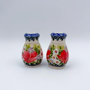 3“ Salt and Pepper Shakers.  Handmade Polish pottery.  UNIKAT Scarlet Blossoms