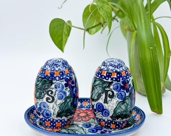 5” Salt and Pepper Shakers.  Handmade Polish pottery.  UNIKAT Bold Pansy