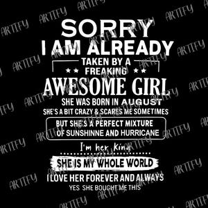 Camiseta engraçada para namorado | Namorando uma garota incrível nascida em agosto | Presente romântico para casais | Camiseta fofa de aniversário para ele