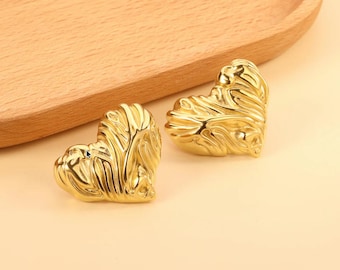 Pendientes de botón con forma de corazón texturizado