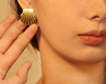 Pendientes de botón de concha lisa