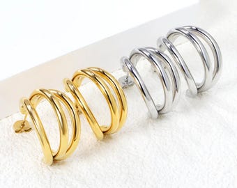 Pendientes de oro con forma de C de triple tamaño