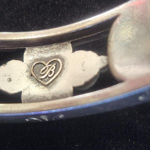 Bracciale rigido ovale con chiusura a morsetto in cristallo e perle Brighton Selene immagine 3