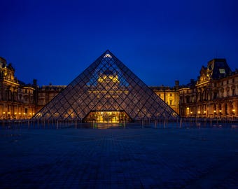 Der Louvre vor Sonnenaufgang Paris Frankreich