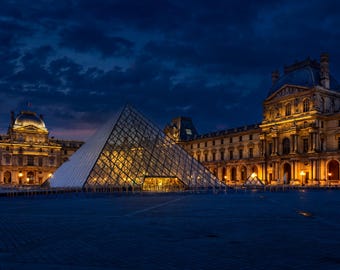 Der Louvre vor Sonnenaufgang Paris Frankreich