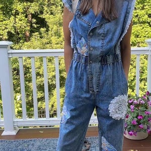 Tuta intera in denim riciclato con inserti trapuntati / Salopette in stile cottagecore / Tuta corta in denim boho fatta a mano / Taglia M da donna