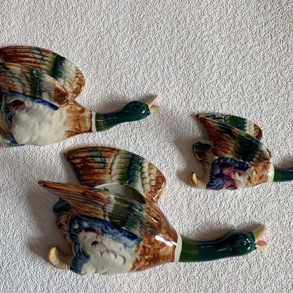 migrating ducks,duck wall vases, set of 3 wall pockets,duck hunter,migration,flying ducks,wales pottery,made in japan,Vintage decor,kitsch