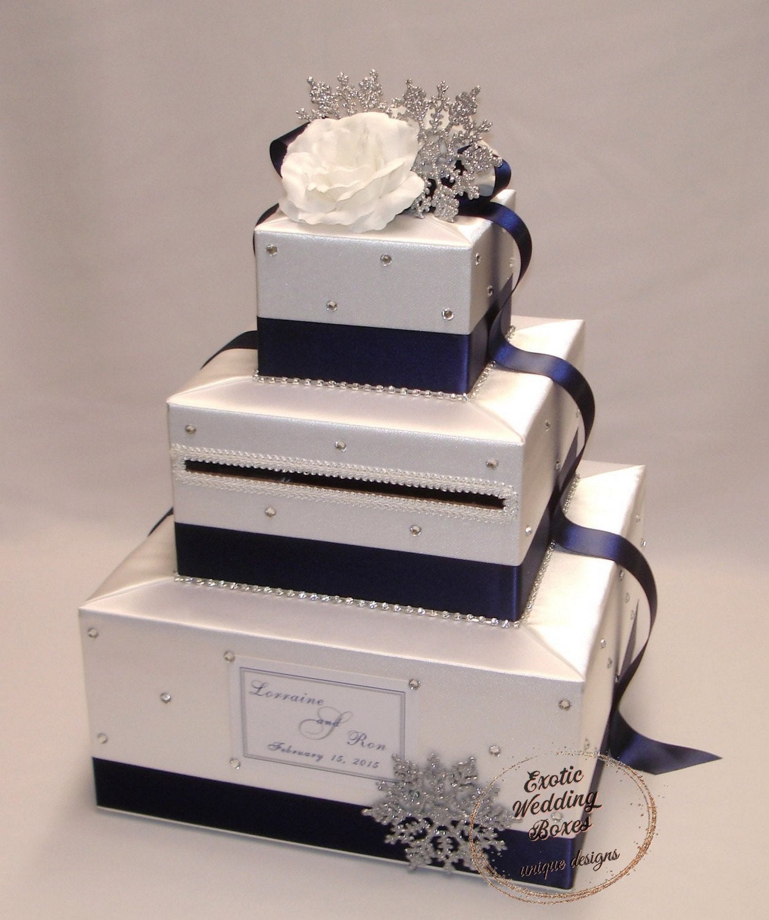 Caja para tarjetas de boda con temática de copos de nieve en blanco y azul  marino, Winter Wonderland (cualquier color), image size:1500x1796