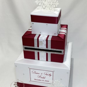 Weiß und Burgund Winter Thema Hochzeitskarte Box-Schneeflocken-Strasssteine