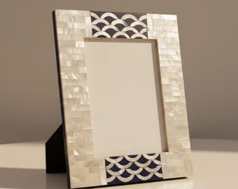 Marco de fotos con incrustaciones de nácar / Patrón de ondas de resina azul marino / Decoración de lujo hecha a mano