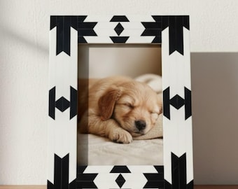 Marco de fotos con incrustaciones de hueso y resina / Diseño geométrico en blanco y negro / Decoración para el hogar hecha a mano