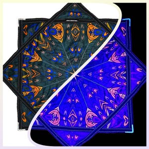 Può includere: Un accessorio in tessuto quadrato con un motivo caleidoscopico in due distinte palette di colori. Una metà mostra forme geometriche arancioni e blu su sfondo scuro, l'altra toni rosa e viola. L'etichetta riporta la scritta RAVE KREATIONZ.