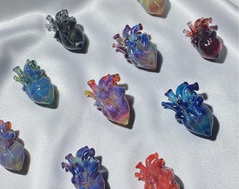 Cyberpunk Glas Herz Halskette Neon Lampwork Anatomisches Herz Anhänger futuristisches handgemachtes Schmuck Statement Geschenk