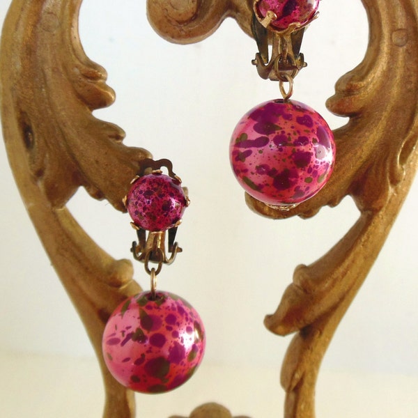 Vintage Painted Bead Clip Earrings Pink Splatter 60's (item 132)