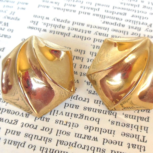 Vintage Pierced Earrings Gold Hexagon 50s (item 48)