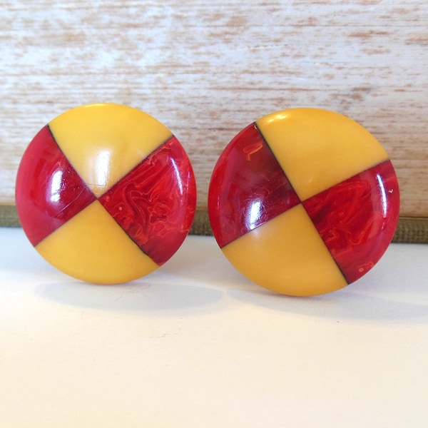 Vintage Bakelite Checkered Earrings Red Yellow Two Tone Clip Button 1 1/8" 40's (item 210)