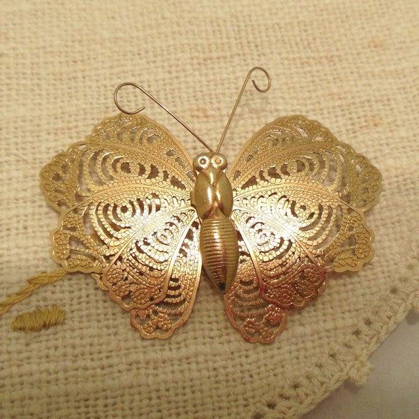 Vintage Butterfly Brooch Filigree Gold Stamped 70's (item 117)