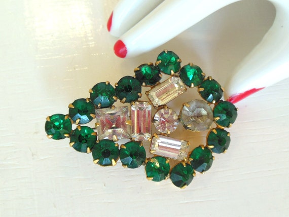 Vintage Rhinestone Brooch Emerald Art Deco Gold T… - image 5