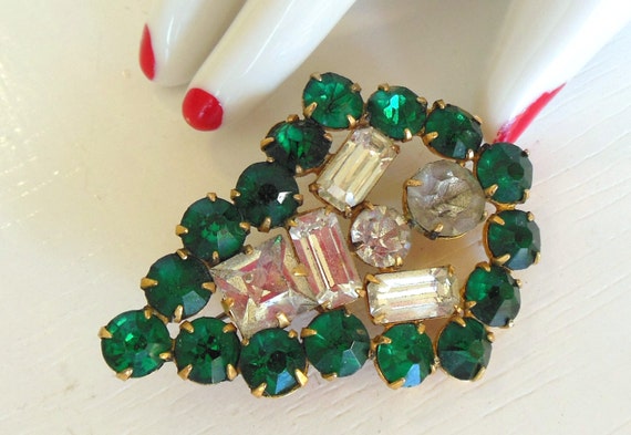 Vintage Rhinestone Brooch Emerald Art Deco Gold T… - image 1