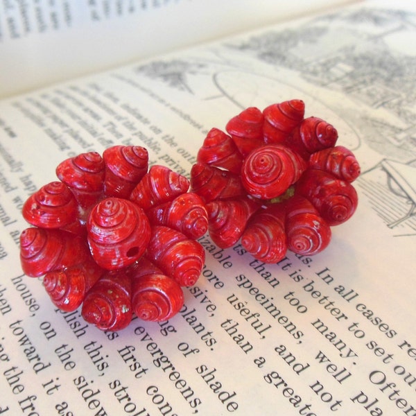 Vintage Celluloid Seashell Clip Earrings Red 50's (item 145)